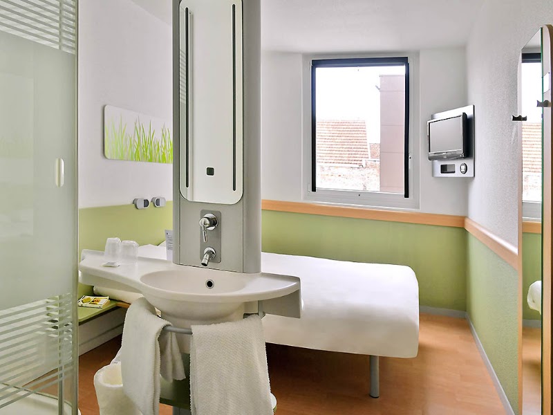 ibis budget Nimes Centre Gare – Avenue de la Méditerranée, Nîmes, France (photo 3)