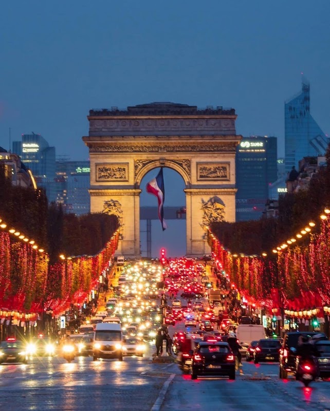 Illuminations des Champs-Élysées – Av. des Champs-Élysées, 75008 Paris, France (photo 3)