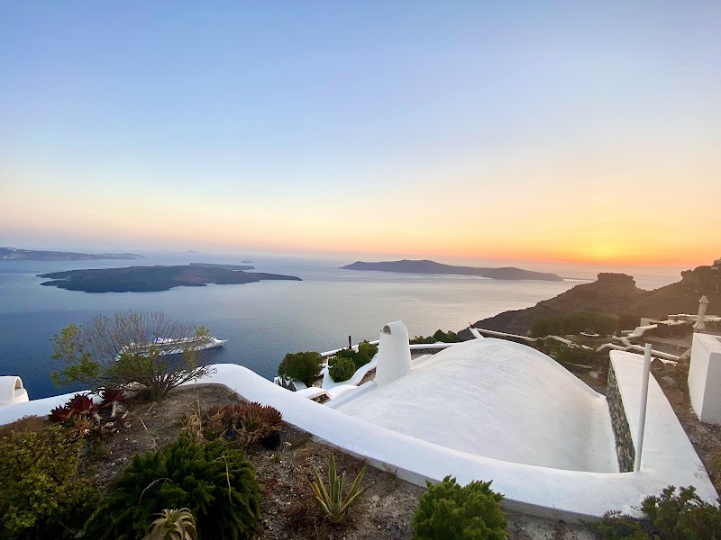 Imerovigli au coucher du soleil – Imerovigli, Santorin, Grèce (photo 2)