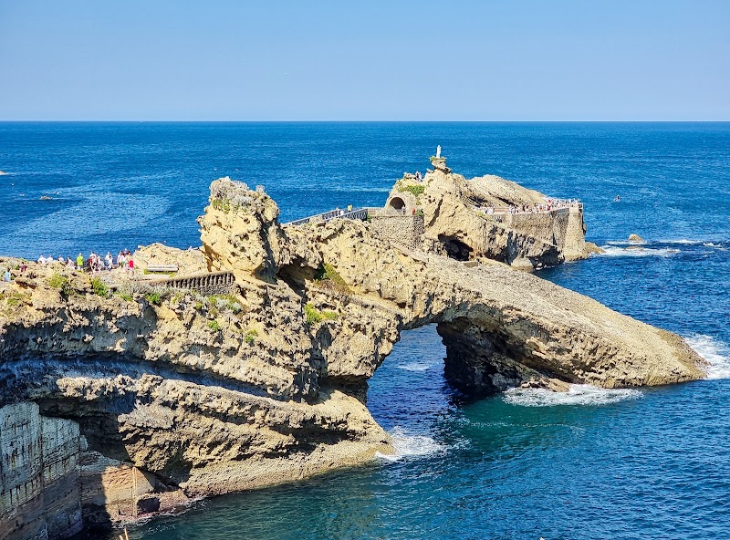 Journée à Biarritz : halles, Rocher de la Vierge et plages – Rocher de la Vierge, 64200 Biarritz, France (photo 2)