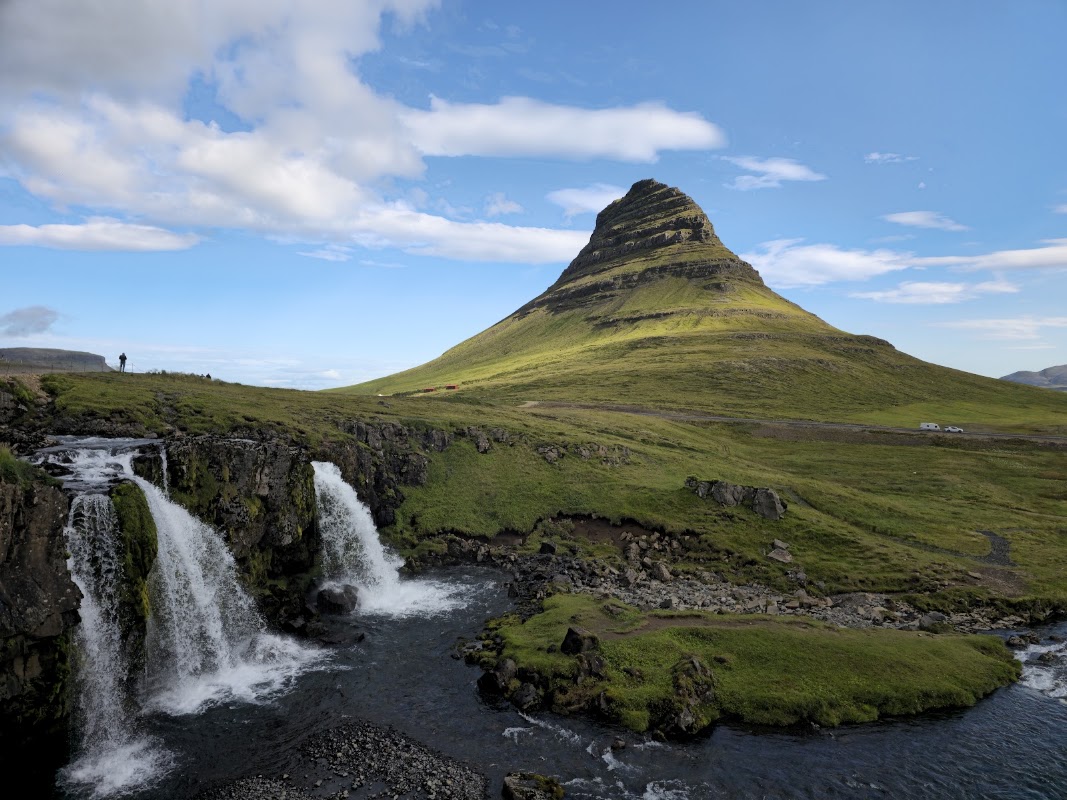 Kirkjufell et Kirkjufellsfoss – WMGQ+FFJ, 351 Grundarfjörður, Islande (photo 1)