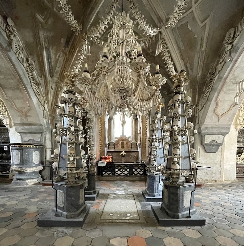Kutná Hora : ossuaire de Sedlec et cathédrale Sainte-Barbe – Kutná Hora, Zámecká 279, 284 03 Kutná Hora (photo 2)
