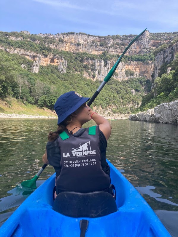 La descente de l'Ardèche en kayak sous le Pont d'Arc – Passerelle François Lecler, 07150 Vallon-Pont-d'Arc (photo 1)
