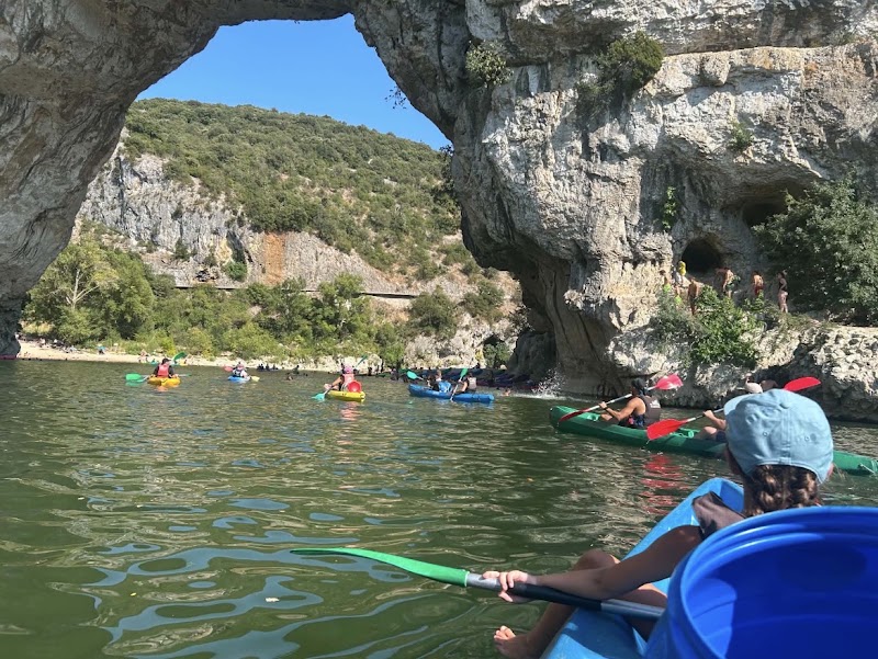La descente de l'Ardèche en kayak sous le Pont d'Arc – Passerelle François Lecler, 07150 Vallon-Pont-d'Arc (photo 3)