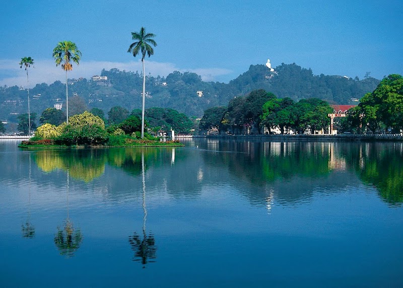 La promenade autour du lac de Kandy – Kandy, Sri Lanka (photo 2)