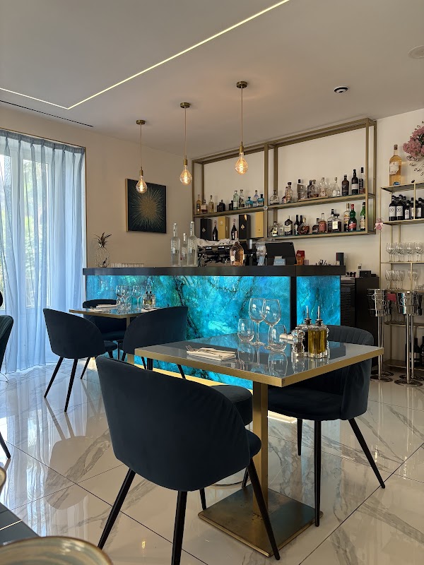 L'Avenue Restaurant Menton – 9 Avenue de Verdun, 06500 Menton, France (photo 1)