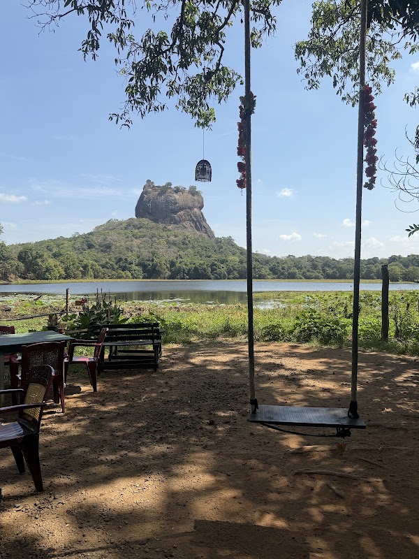 Le coucher de soleil sur Sigiriya depuis le lac – Sigiriya, Sri Lanka (photo 3)