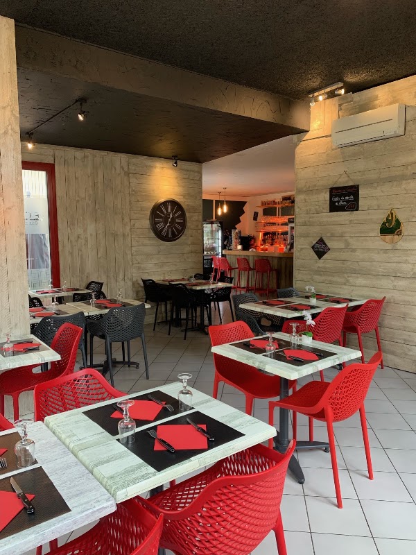 Le Croustous – 1 Place de l'Ancienne Gare, 07150 Vallon-Pont-d'Arc (photo 1)
