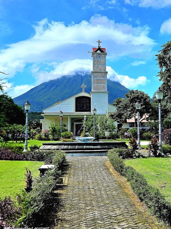 Le parc central de La Fortuna – Parque de La Fortuna, La Fortuna, Alajuela (photo 2)