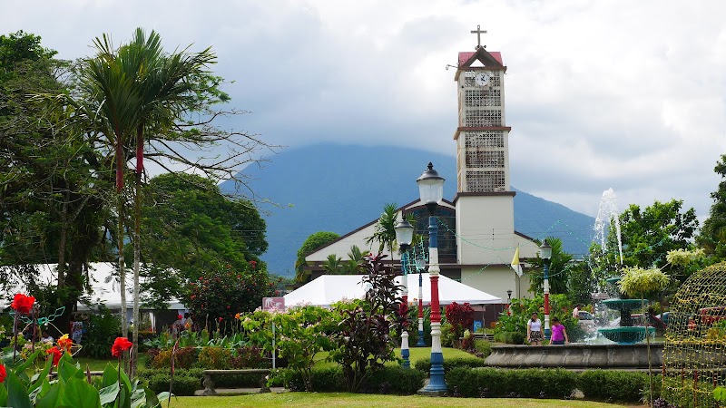 Le parc central de La Fortuna – Parque de La Fortuna, La Fortuna, Alajuela (photo 3)