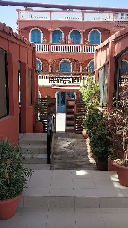 Le Ponton – 2FCW+97Q, Quai Henni Jay, St Louis, Sénégal (photo 1)