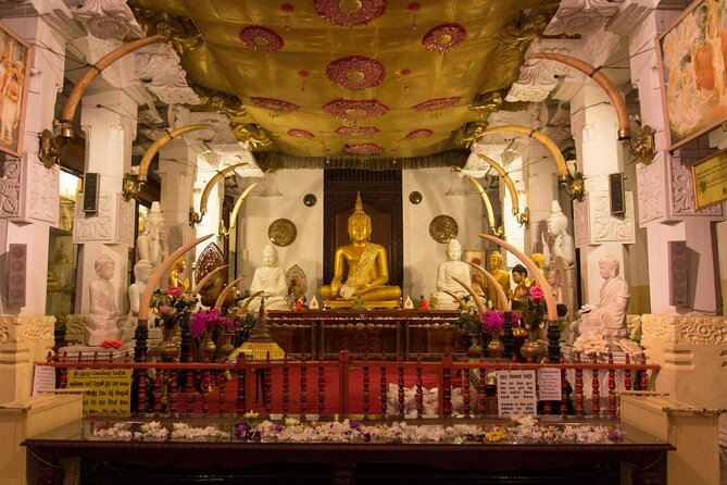 Le temple de la Dent et la puja du soir – Kandy, Sri Lanka (photo 2)