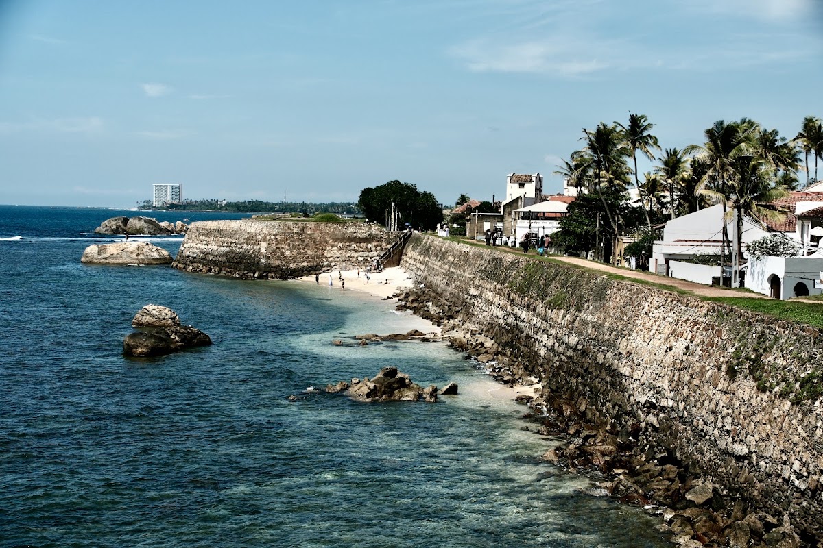 Les remparts du fort de Galle au coucher du soleil – Galle, Sri Lanka (photo 1)