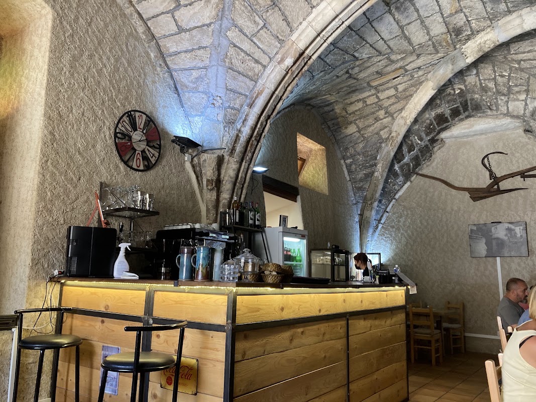 Les Tables du Cloître – Place du Presbytère, 04360 Moustiers-Sainte-Marie (photo 1)