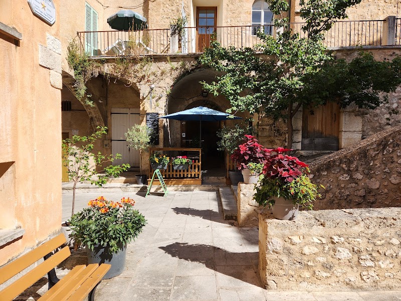 Les Tables du Cloître – Place du Presbytère, 04360 Moustiers-Sainte-Marie (photo 3)