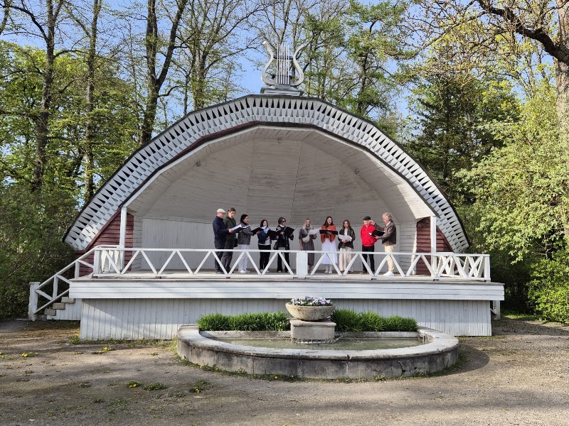 Lossipark et remparts de Kuressaare – Lossipark, Kuressaare, Estonie (photo 2)
