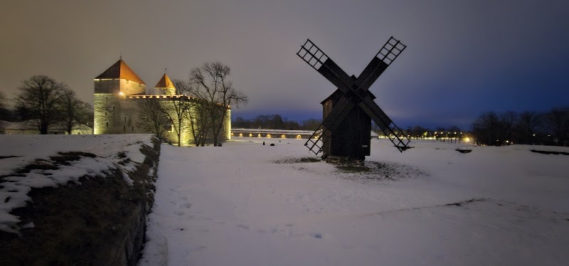 Lossipark et remparts de Kuressaare – Lossipark, Kuressaare, Estonie (photo 3)