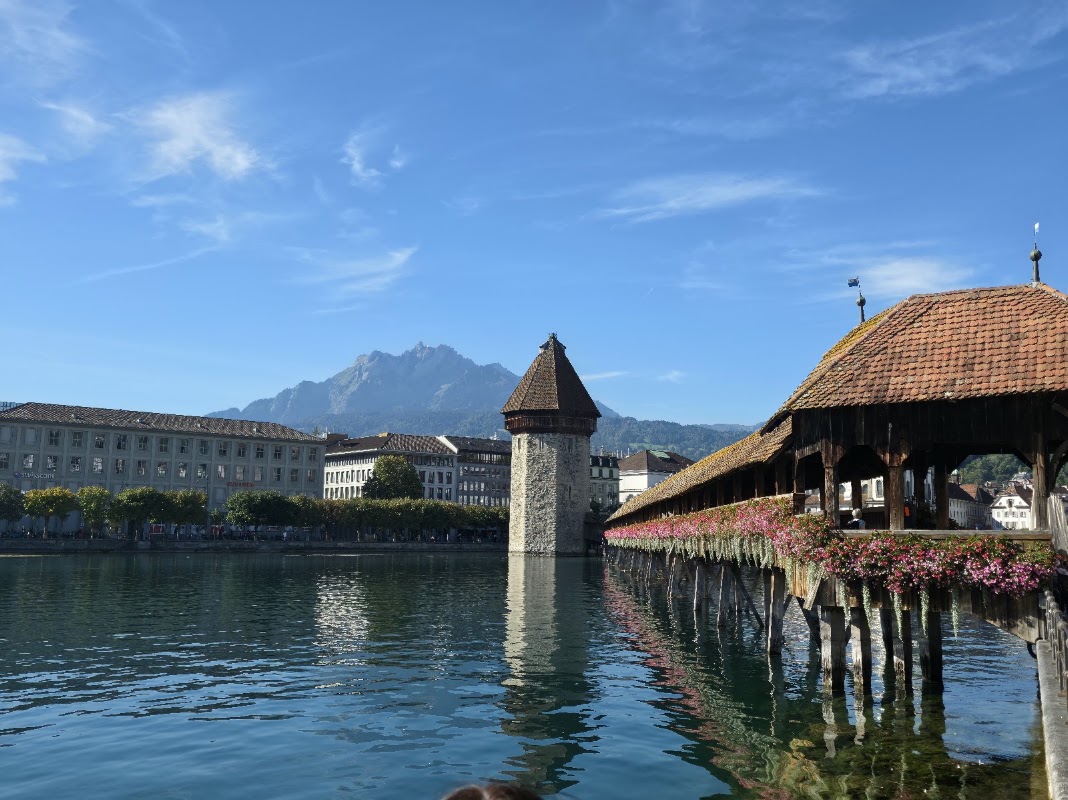 La Kapellbrücke et la tour de l'eau – Kapellbrücke, 6004 Lucerne (photo 1)