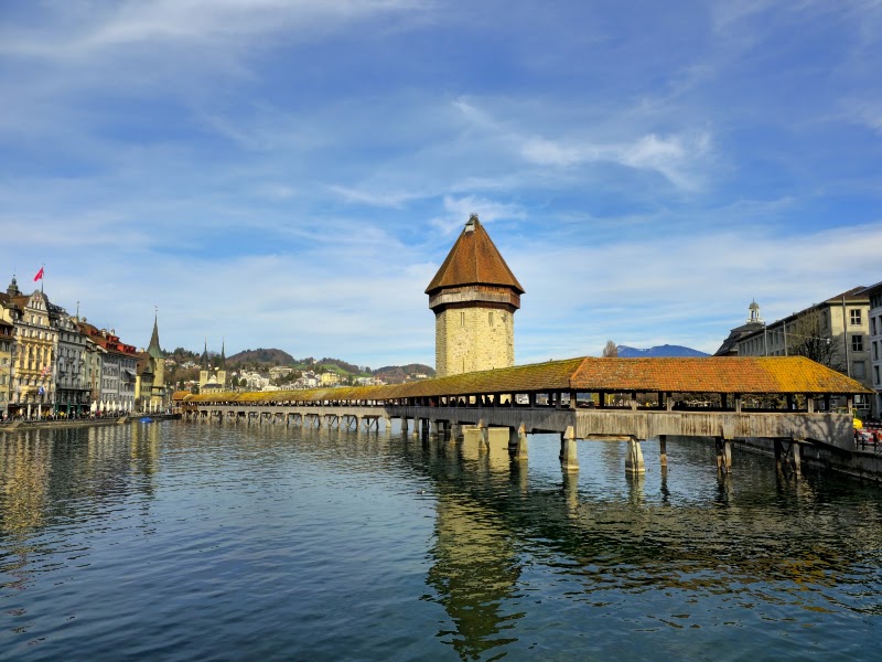 La Kapellbrücke et la tour de l'eau – Kapellbrücke, 6004 Lucerne (photo 2)