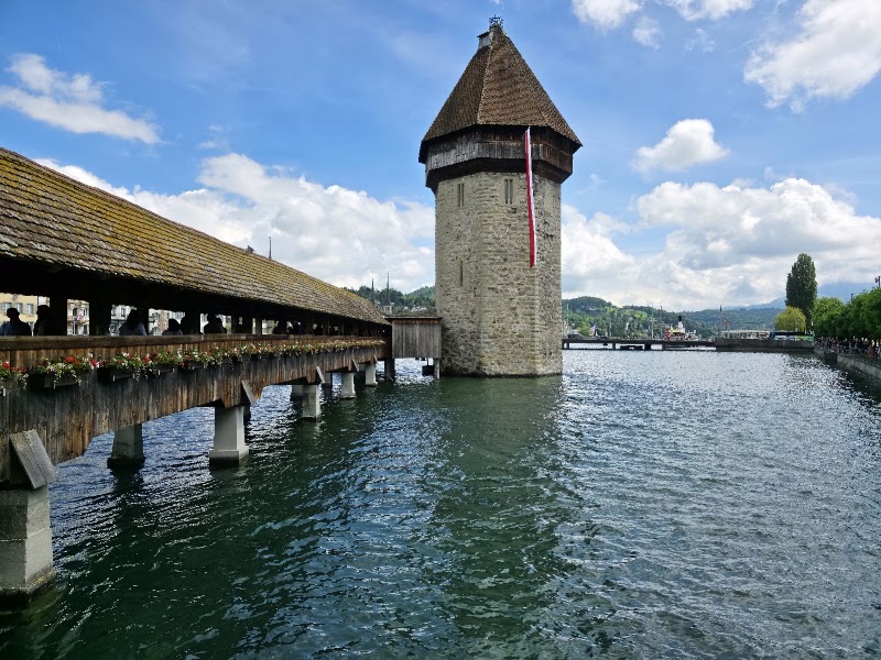 La Kapellbrücke et la tour de l'eau – Kapellbrücke, 6004 Lucerne (photo 3)