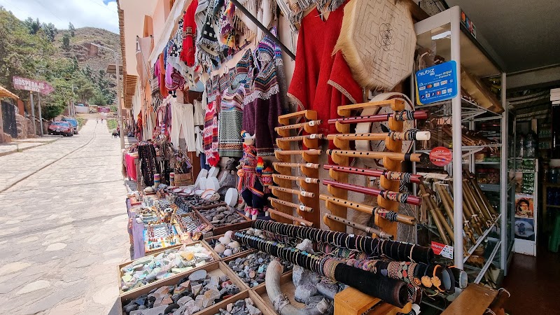 Marché artisanal de Pisac – Vigil 247, Písac, Pérou (photo 2)