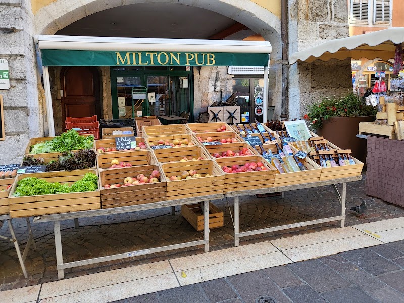 Marché d'Annecy du vendredi – Quai de l'Évêché, 74000 Annecy, France (photo 2)