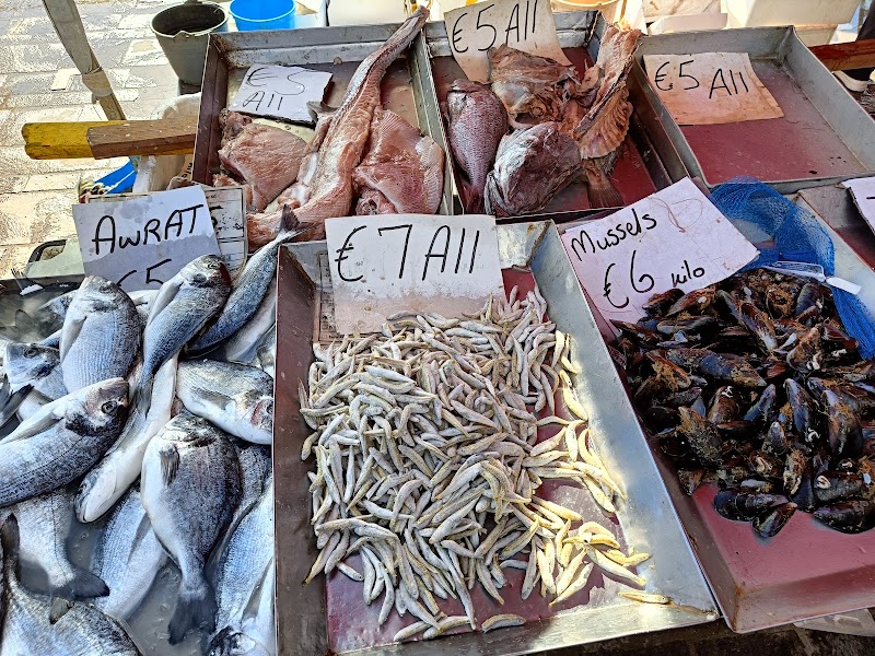 Marsaxlokk : port aux luzzu et déjeuner de poisson – Xatt is-Sajjieda, Marsaxlokk, Malte (photo 2)