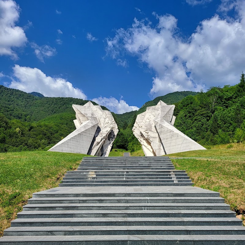 Mémorial de la bataille de la Sutjeska (Dolina heroja) – Dolina heroja, Tjentište, Bosnie-Herzégovine (photo 2)