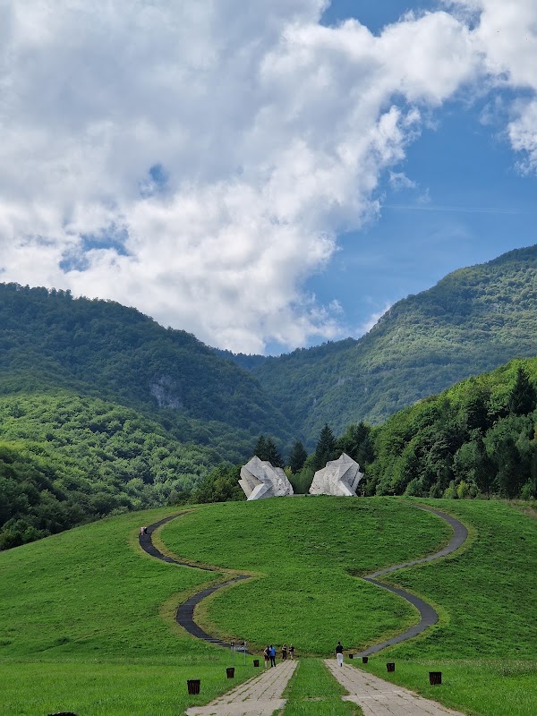 Mémorial de la bataille de la Sutjeska (Dolina heroja) – Dolina heroja, Tjentište, Bosnie-Herzégovine (photo 3)
