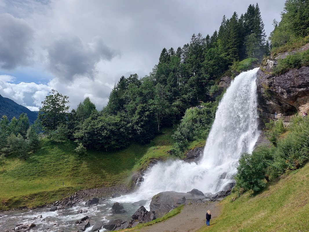 Norheimsund et Steinsdalsfossen – Norheimsund, 5600 Kvam, Norvège (photo 1)