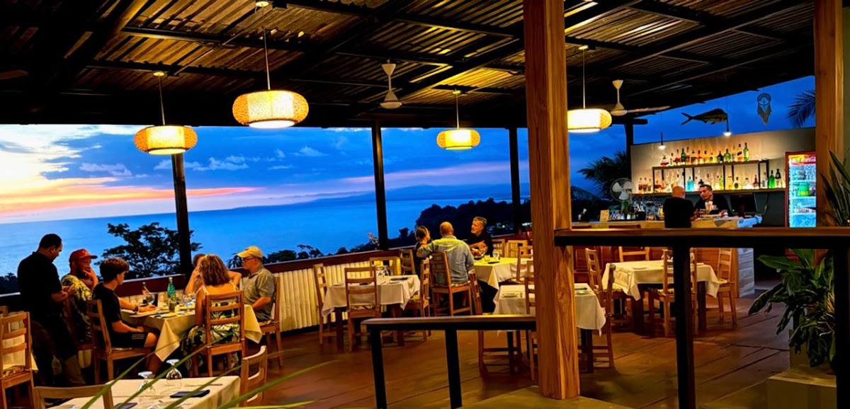 Oceano Seafood – 60601 150 metros norte de la plaza de Deportes de, Frente a Val Hotel, Provincia de Puntarenas, Quepos, Manuel Antonio, 60601, Costa Rica (photo 1)