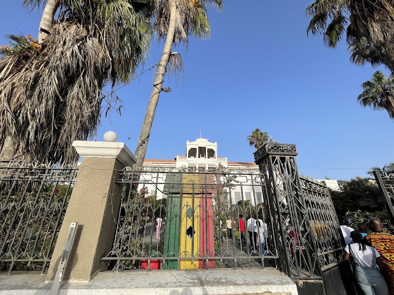 Palais du Gouverneur, Saint-Louis (vu de l'extérieur) – 2FGW+45R, Saint-Louis, Sénégal (photo 3)