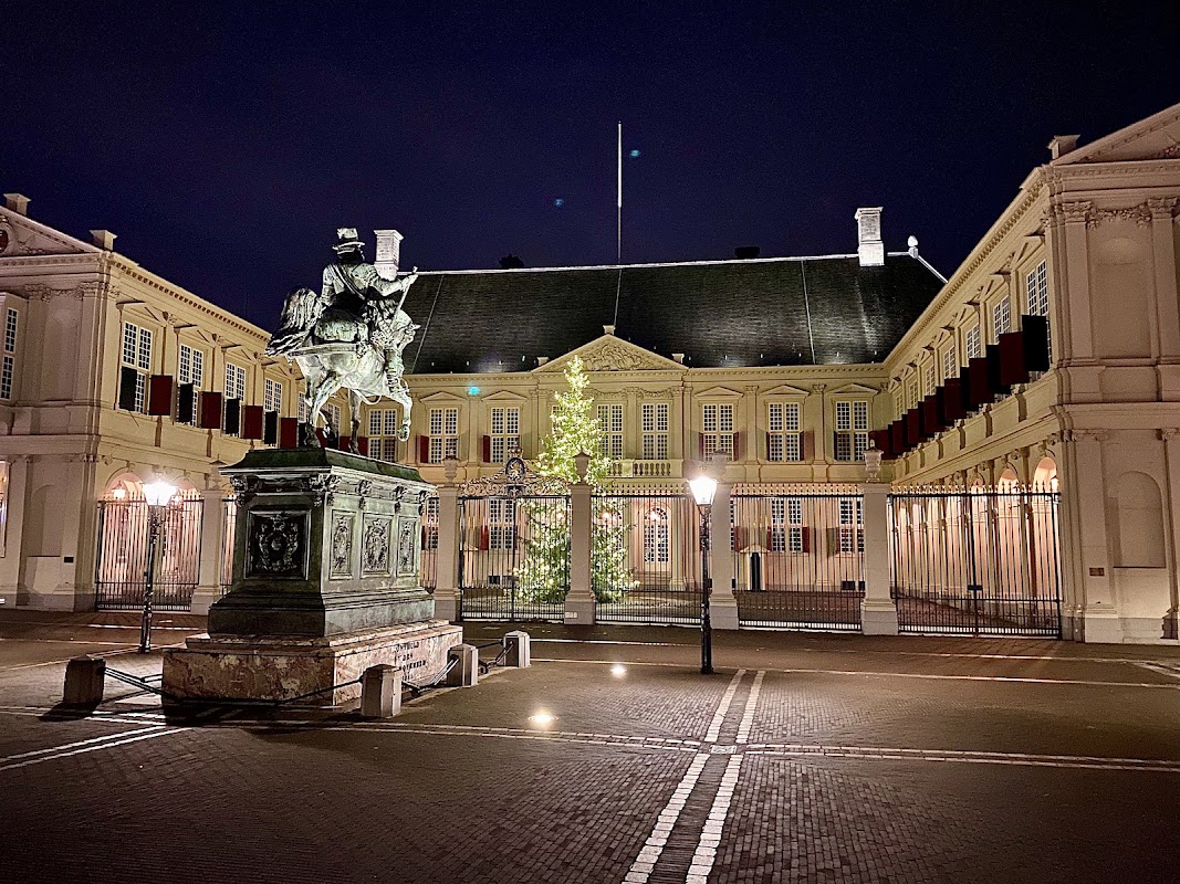 Palais Noordeinde – Noordeinde 68, 2514 GL Den Haag, Pays-Bas (photo 1)
