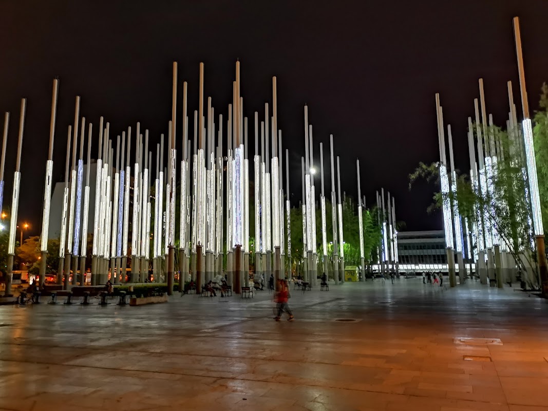 Parque de las Luces (Plaza Cisneros) – Parque de las Luces, Plaza Cisneros, centre de Medellín, Colombie (photo 1)