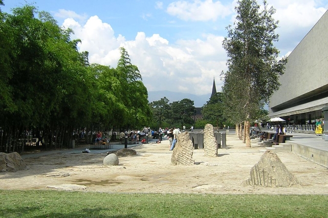 Parque de los Pies Descalzos – Parque de los Pies Descalzos, centre de Medellín, Colombie (photo 2)