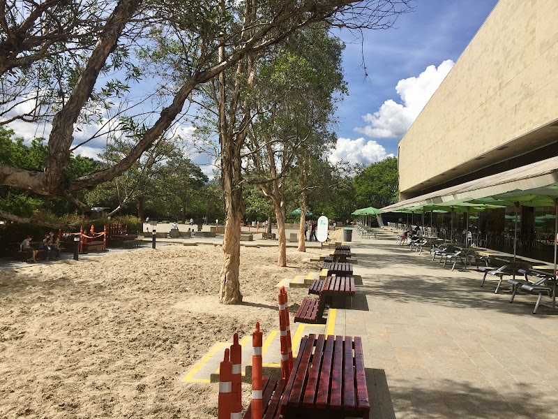 Parque de los Pies Descalzos – Parque de los Pies Descalzos, centre de Medellín, Colombie (photo 3)
