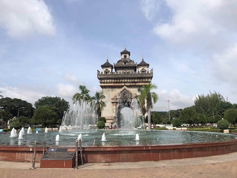 Patuxai – Avenue Lane Xang, Vientiane, Laos (photo 3)