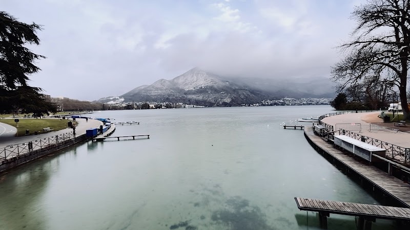 Pédalo sur le lac d'Annecy – Le Paquier, Promenade Jacquet, 74000 Annecy, France (photo 2)
