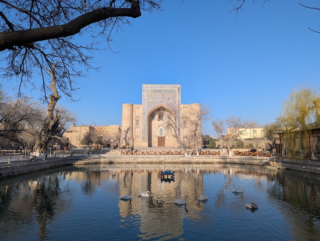 Place de Lyabi-Haouz – Divan-Beghi, Bukhara, Uzbekistan, QCFC+686, Buxoro, Buxoro Viloyati, Ouzbékistan (photo 1)
