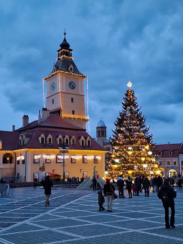 Place du Conseil – Piața Sfatului, Brașov, Roumanie (photo 1)