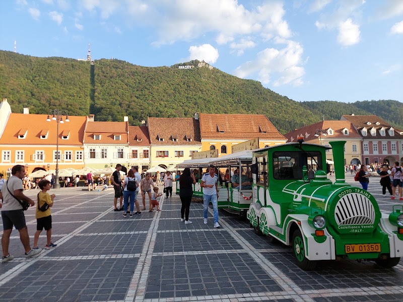 Place du Conseil – Piața Sfatului, Brașov, Roumanie (photo 2)