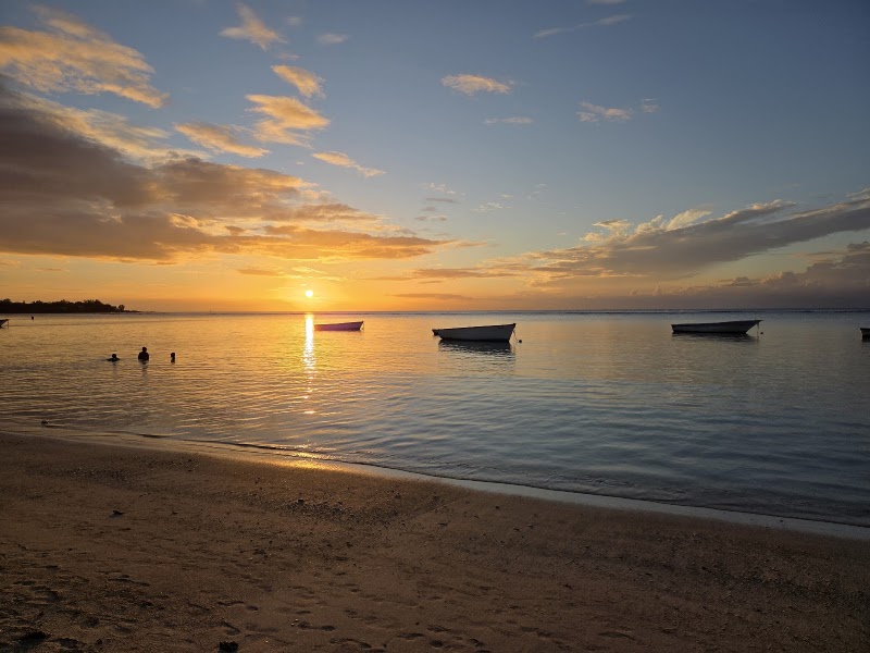 Plage publique d'Albion – Plage publique d'Albion, côte ouest, Rivière Noire, Maurice (coordonnées OpenStreetMap -20.20971, 57.40343) (photo 2)