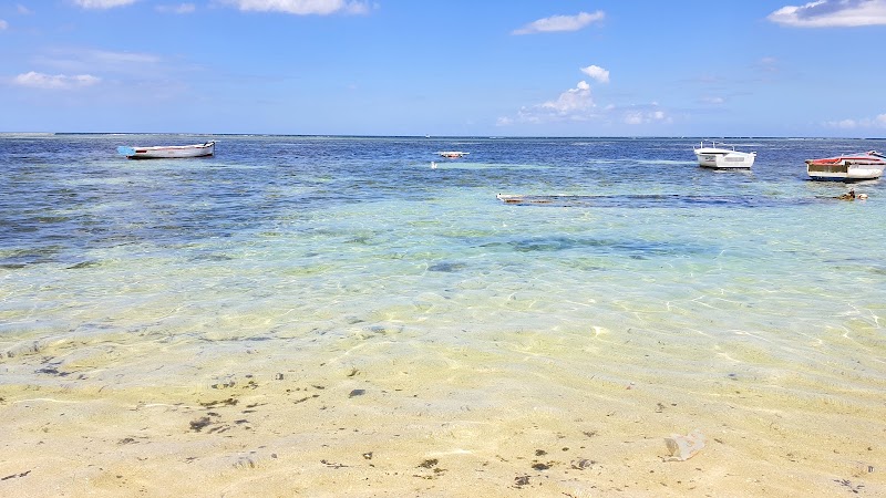 Plage publique d'Albion – Plage publique d'Albion, côte ouest, Rivière Noire, Maurice (coordonnées OpenStreetMap -20.20971, 57.40343) (photo 3)