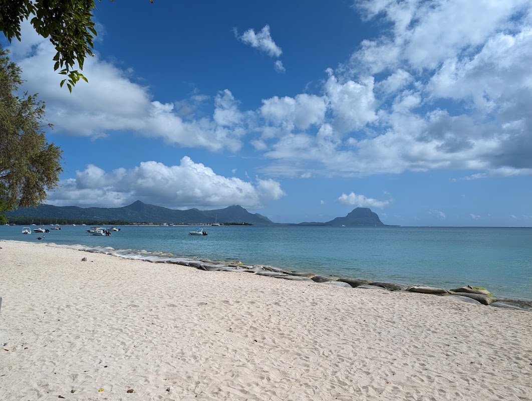 Plage publique de La Preneuse – Plage publique de La Preneuse, côte ouest, Rivière Noire, Maurice (coordonnées OpenStreetMap -20.35376, 57.36038) (photo 1)