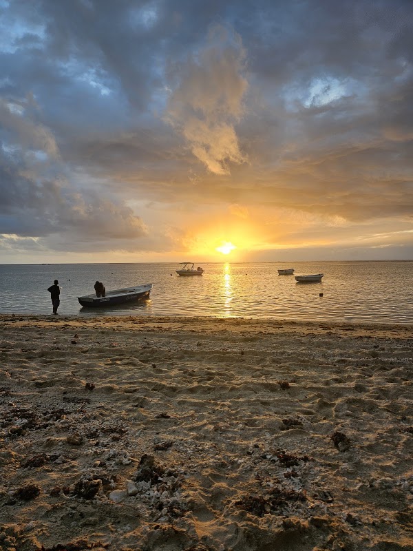 Plage publique de La Preneuse – Plage publique de La Preneuse, côte ouest, Rivière Noire, Maurice (coordonnées OpenStreetMap -20.35376, 57.36038) (photo 2)
