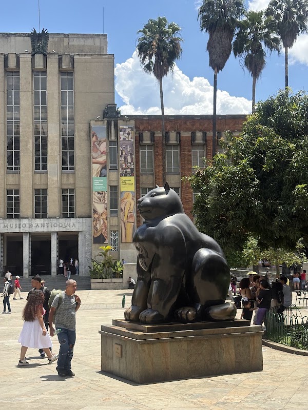 Plaza Botero et ses sculptures – Plaza Botero, centre de Medellín, Colombie (photo 2)