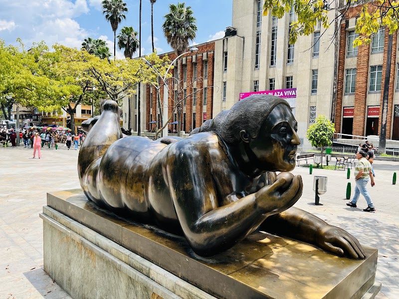 Plaza Botero et ses sculptures – Plaza Botero, centre de Medellín, Colombie (photo 3)