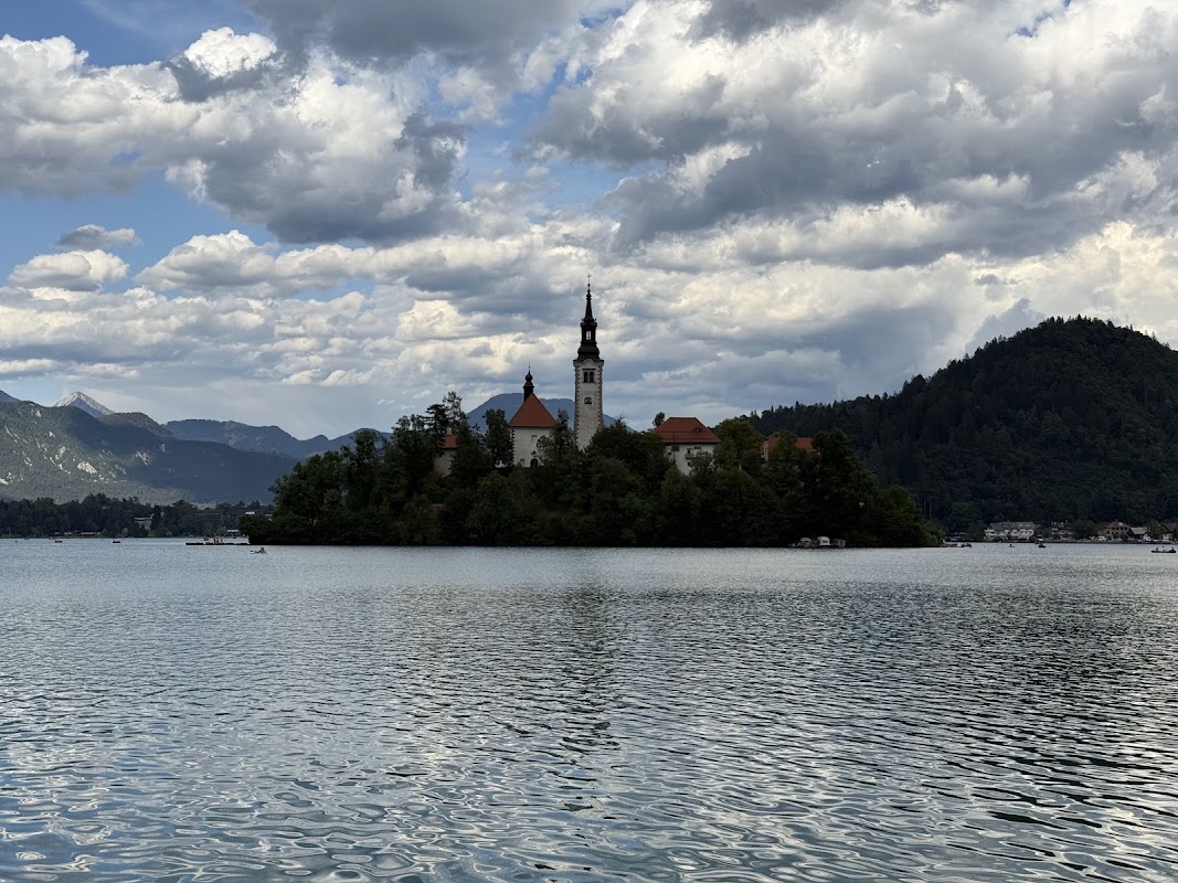 Pletna vers l'île de Bled – Blejski otok, 4260 Bled, Slovenia (photo 1)