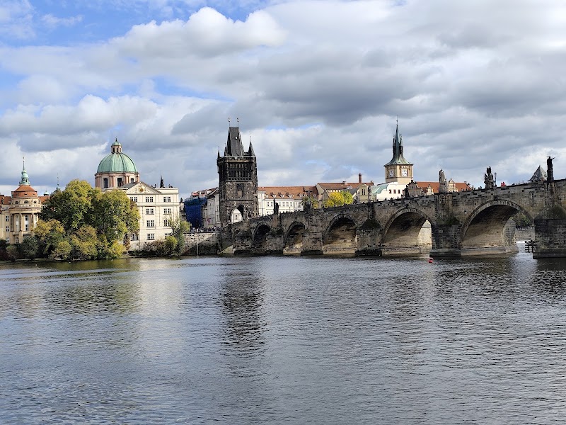 Pont Charles avant le coucher du soleil – Pont Charles (Karlův most), 110 00 Prague 1 (photo 2)