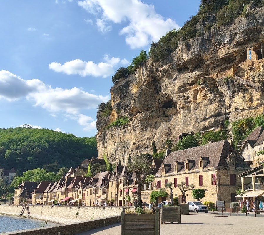 Promenade en gabare à La Roque-Gageac – Place du 8 Mai, Bourg, 24250 La Roque-Gageac, France (photo 1)
